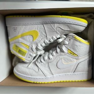 Air Jordan 1 Retro High OG Girls (youth) 5.5Y Women’s 7